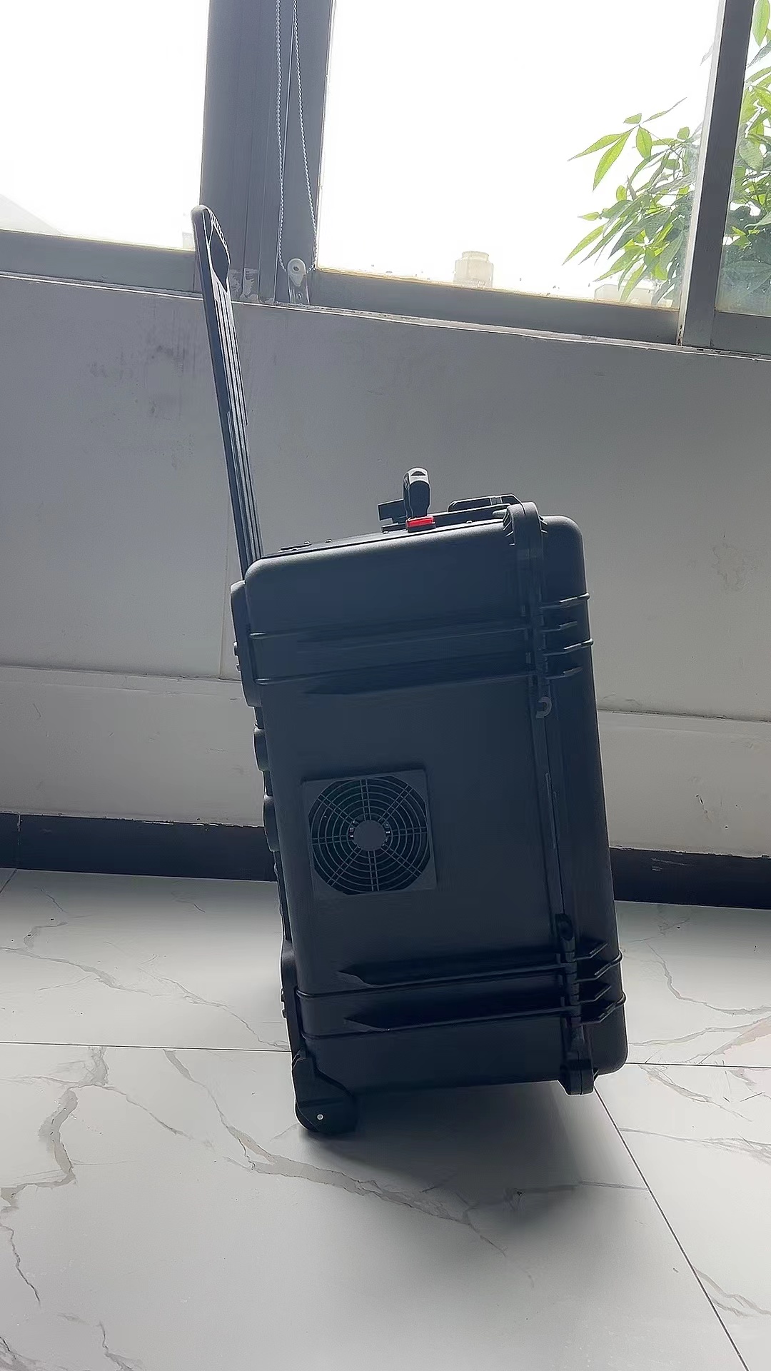 凌云手拉箱型移动通信干扰器
